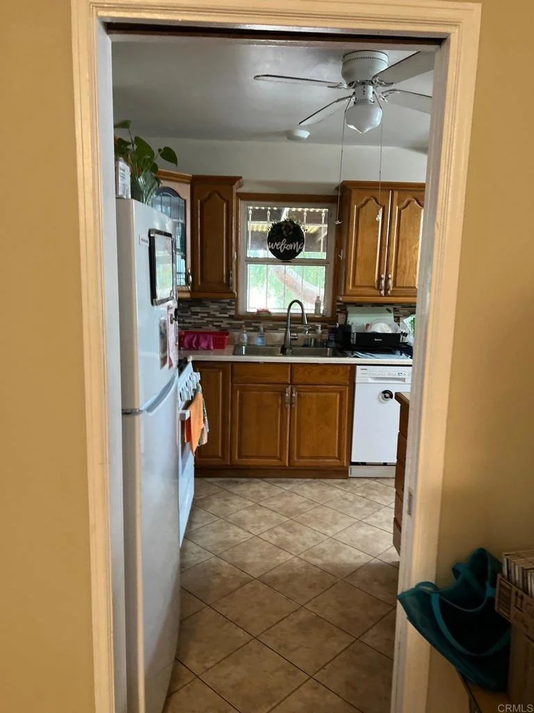 Photo of 6119 Broadway