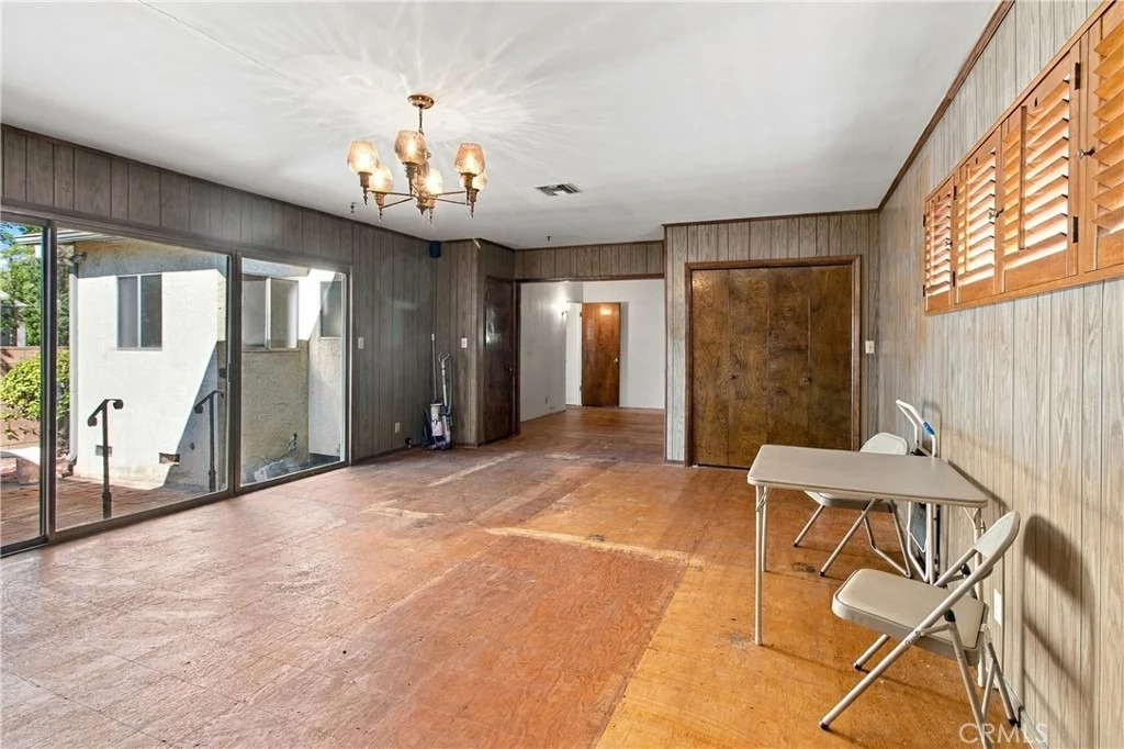 Photo of 2043 N Maple