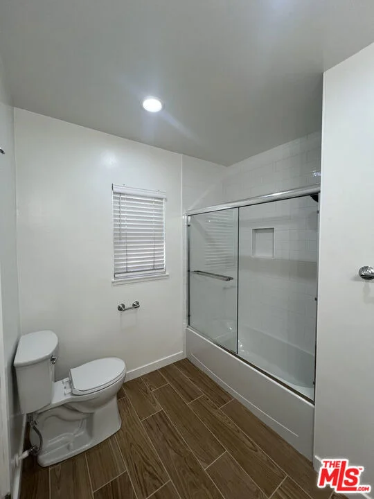 Photo of 1412 W Baker Avenue