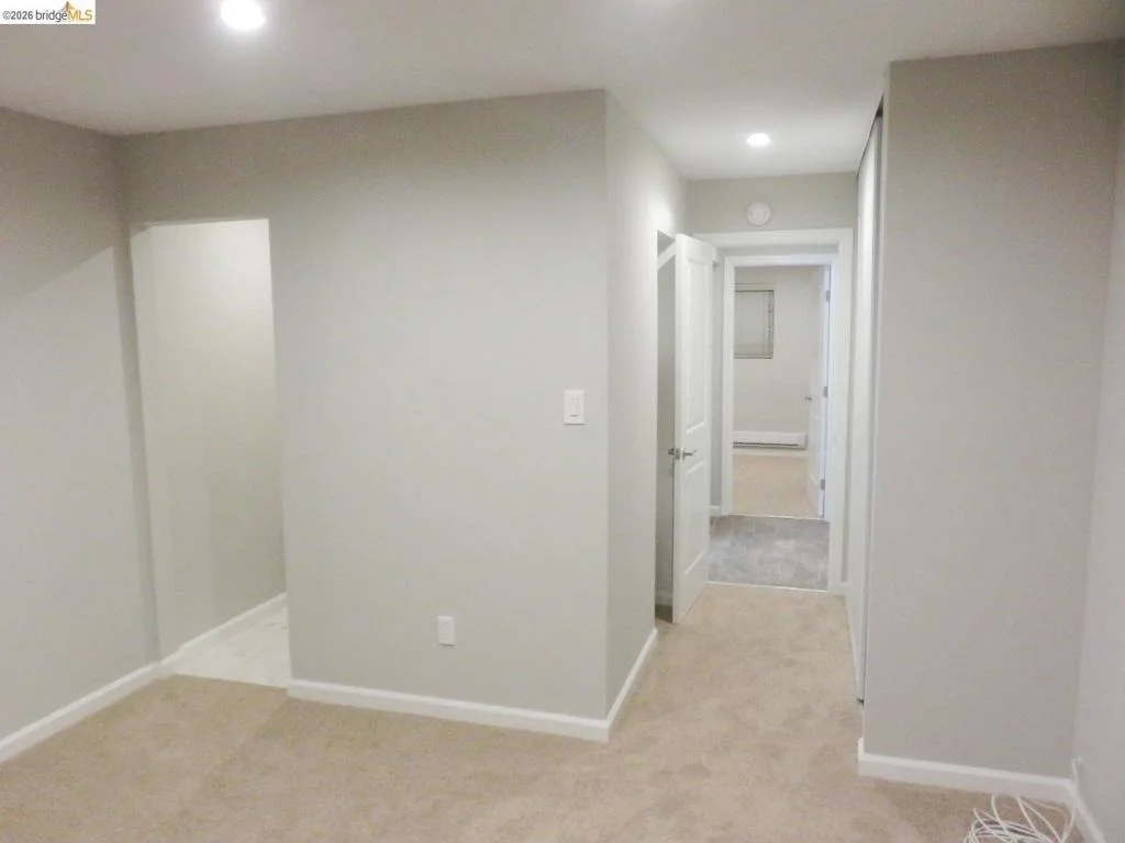 Photo of Unit 304 at 325 Kitty Hawk Rd