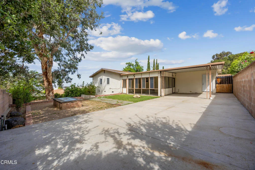 Photo of 6940 Bellclaire Street