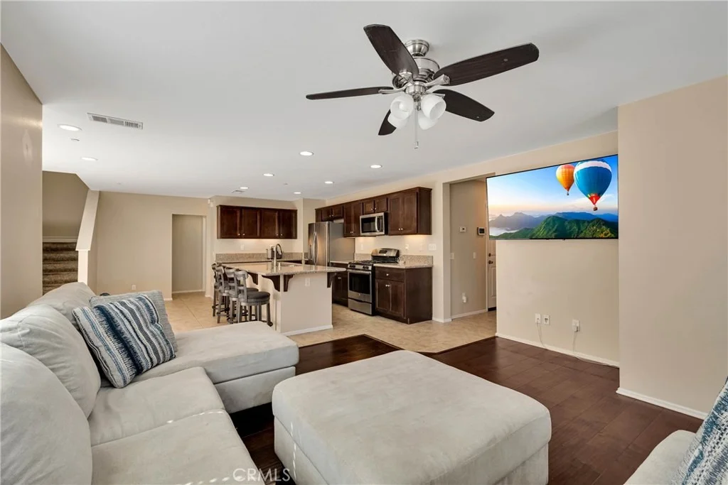 Photo of 1445 Chinaberry