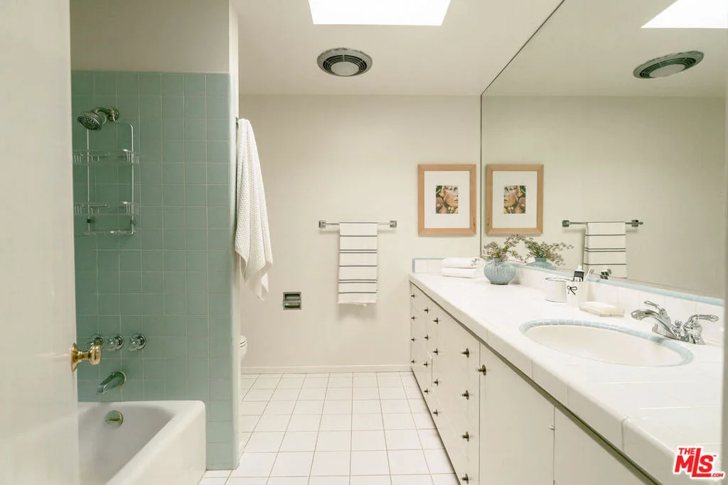Photo of 832 Canon Drive