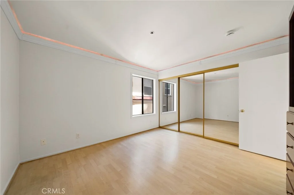 Photo of Unit 302 at 35 Linden