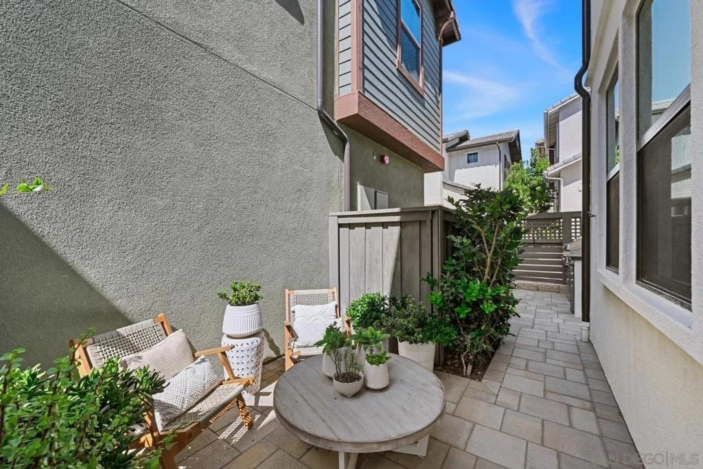 Photo of 1156 E Cove Pl.