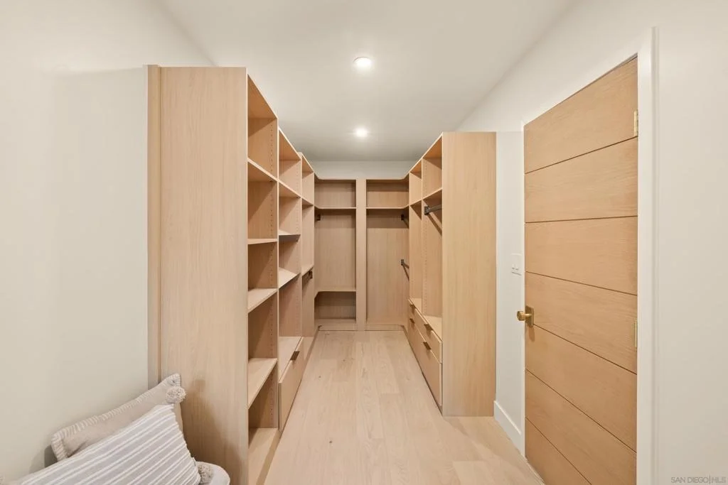 Photo of 3992 La Cresta
