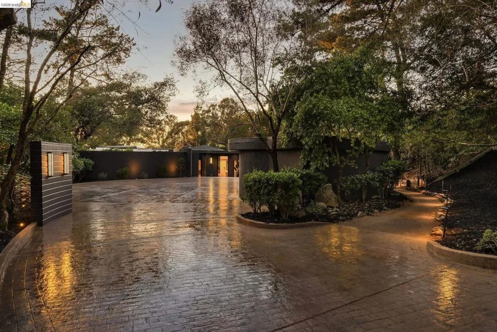 Photo of 5645 Bacon Rd