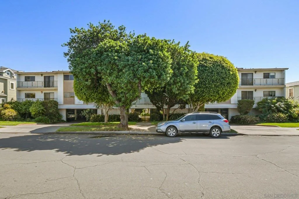 Photo of Unit B at 835 E Ave