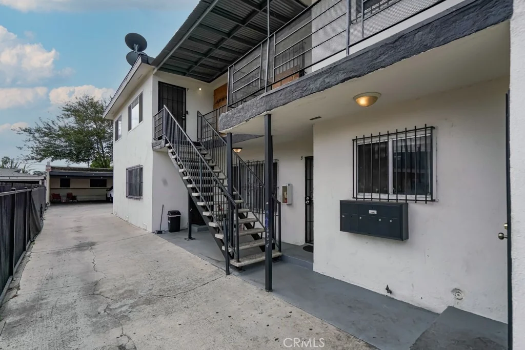 Photo of 116 E Alondra