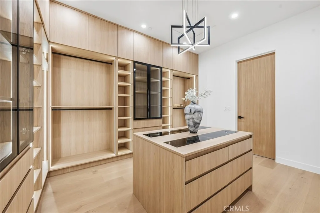 Photo of 4331 Alonzo