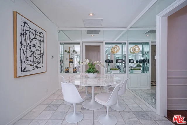 Photo of 517 N Rodeo Drive