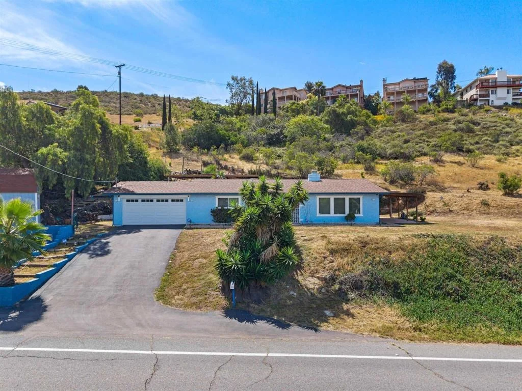 Photo of 2443 Helix Street
