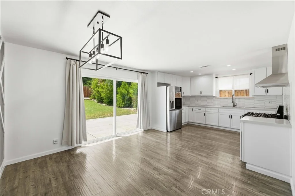 Photo of 37521 Larkin