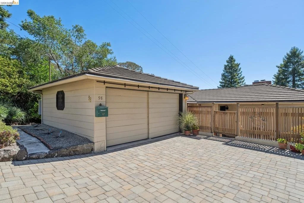 Photo of 98 Fairlawn Dr