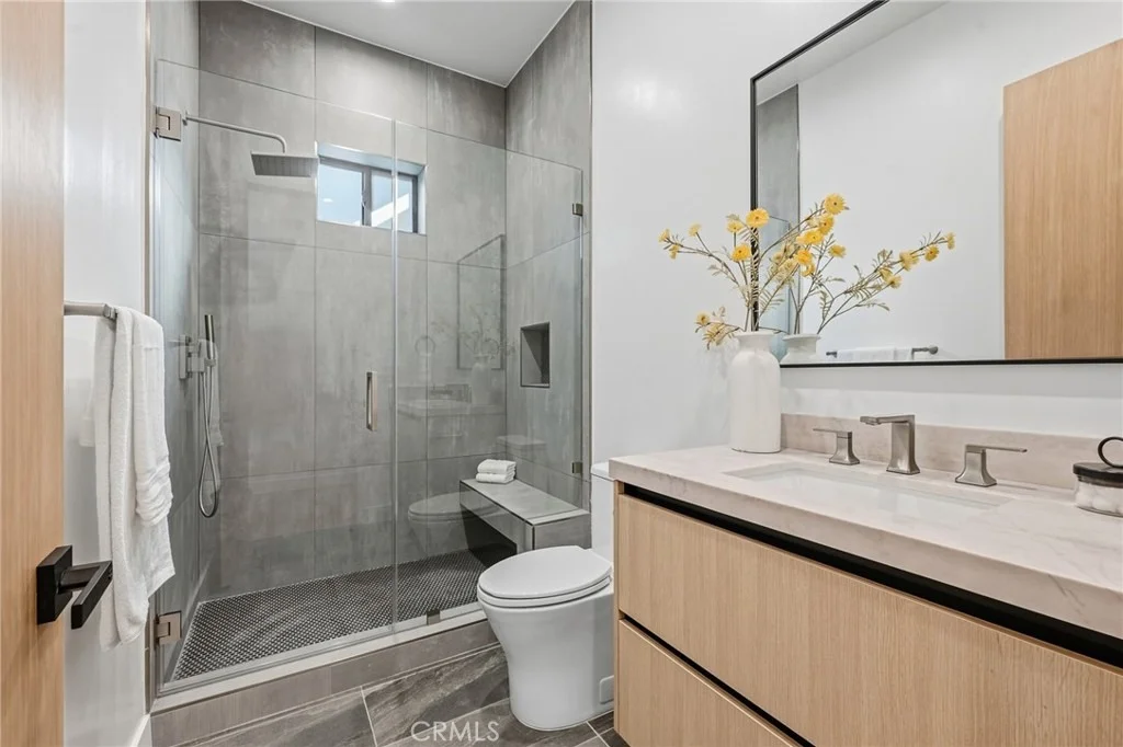 Photo of 4331 Alonzo