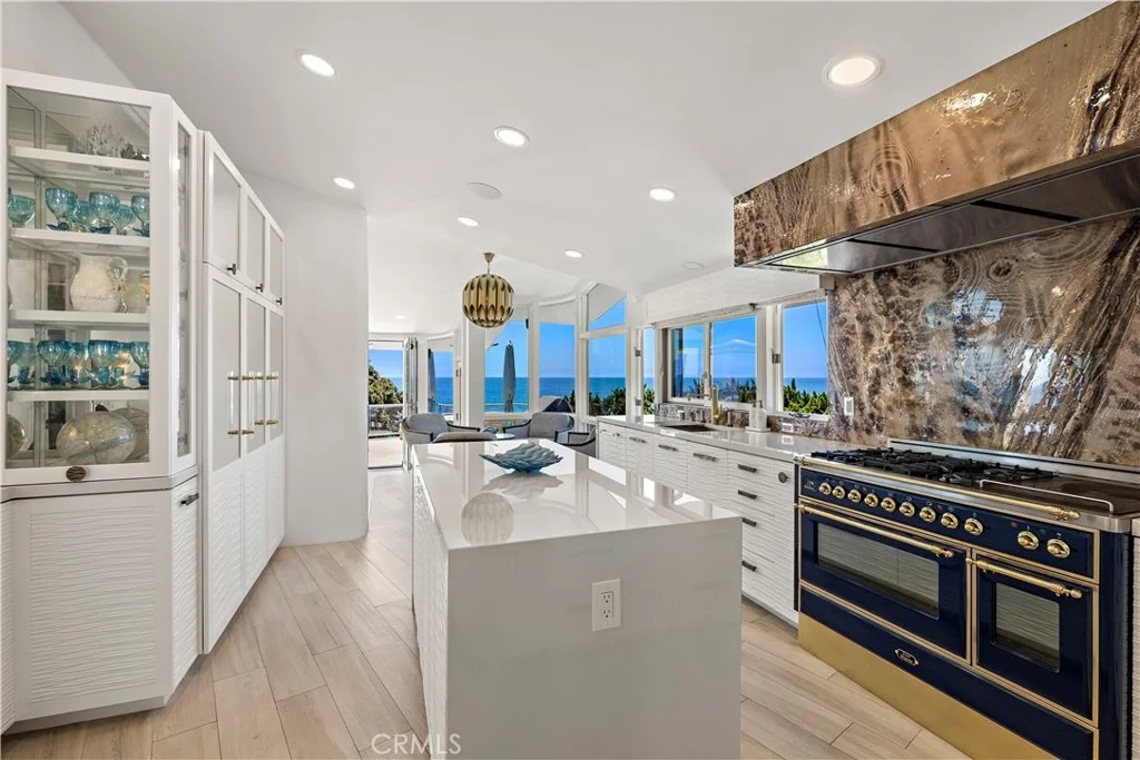 Photo of 594 Cliff Drive