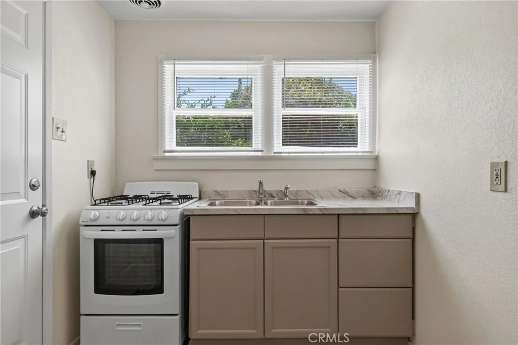 Photo of 3660 Linwood