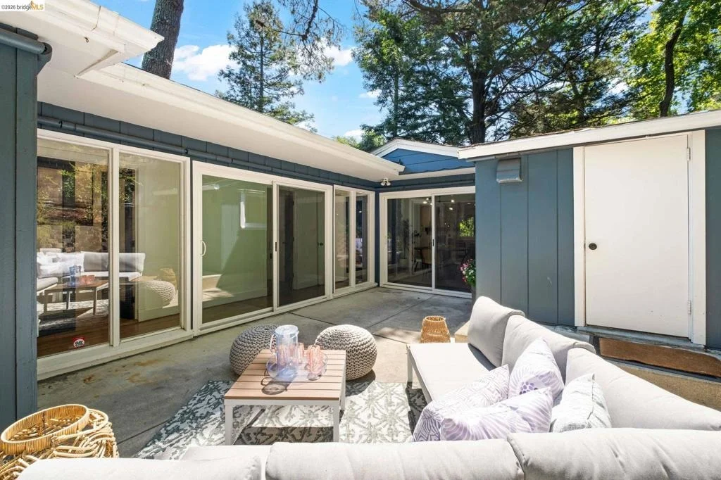 Photo of 2647 Monterey Blvd