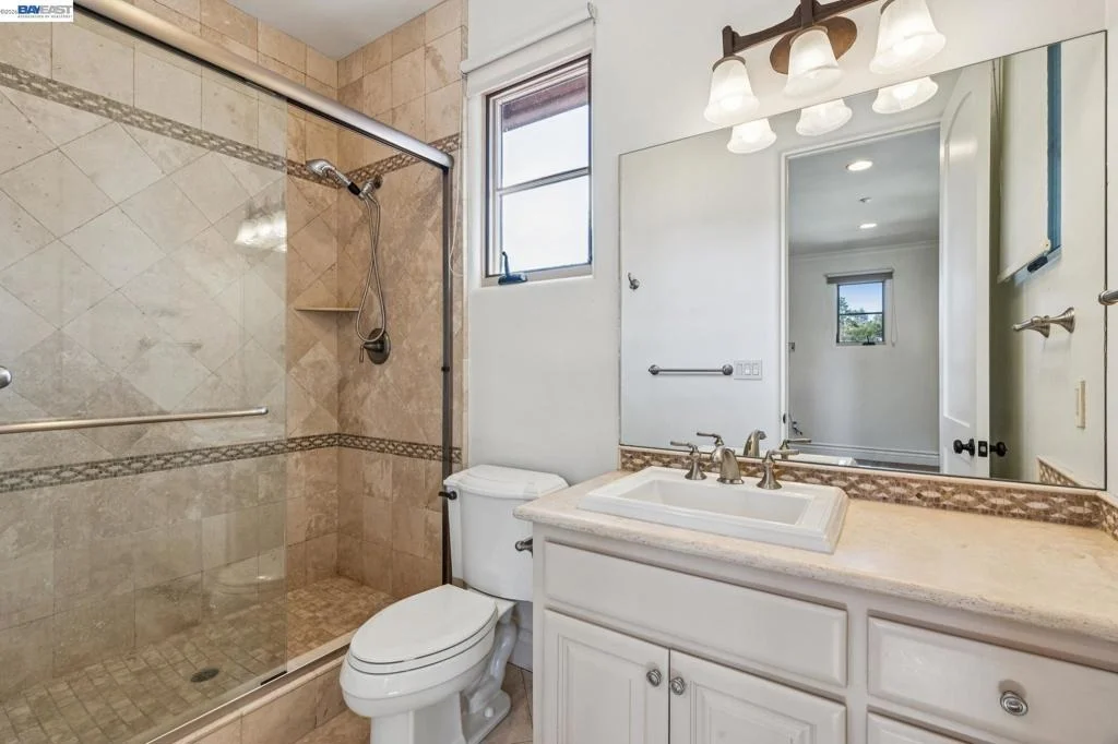 Photo of 1439 Vine Ln