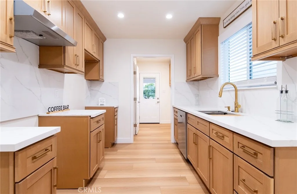 Photo of 820 W Harding