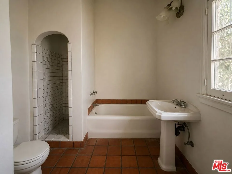 Photo of 431 Westmount Drive