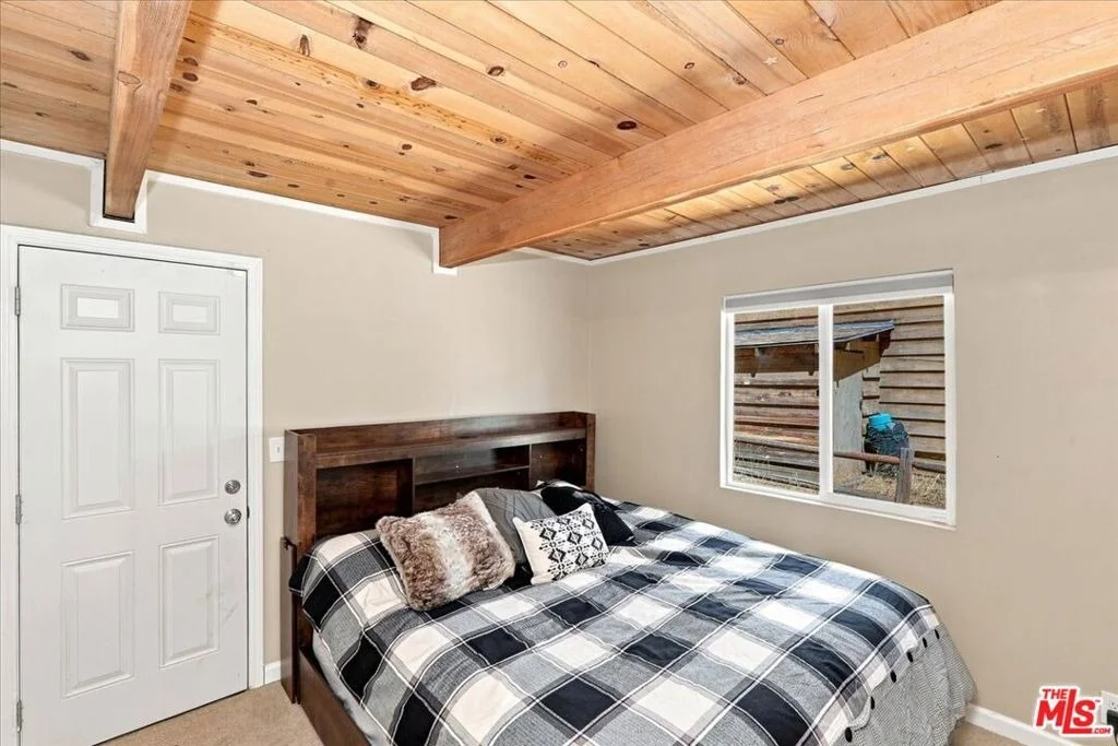 Photo of 550 Pine Lane