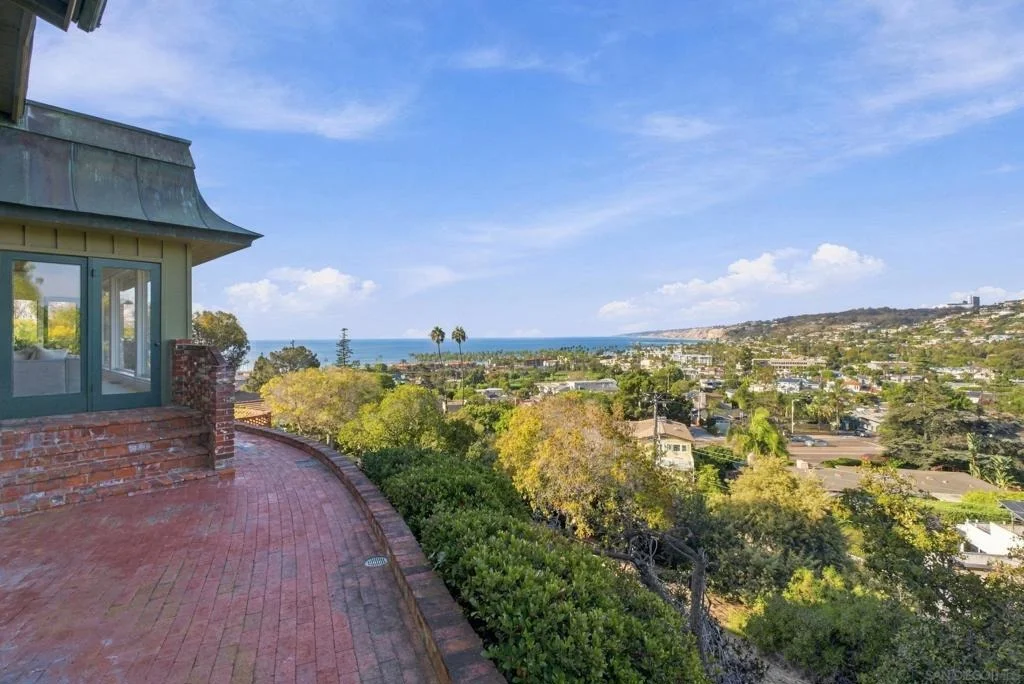 Photo of 7865 Roseland Drive