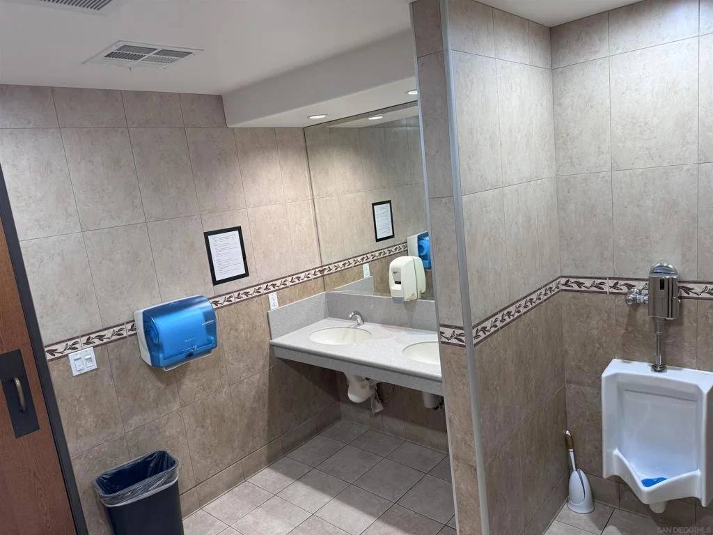 Photo of 1068 Broadway