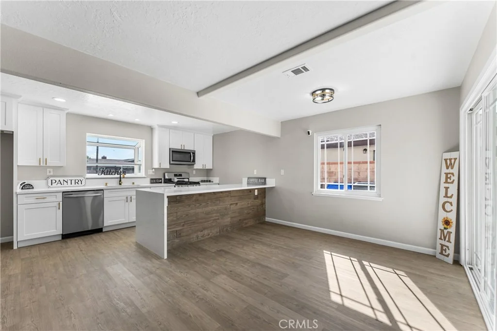 Photo of 1735 W Jenner Street