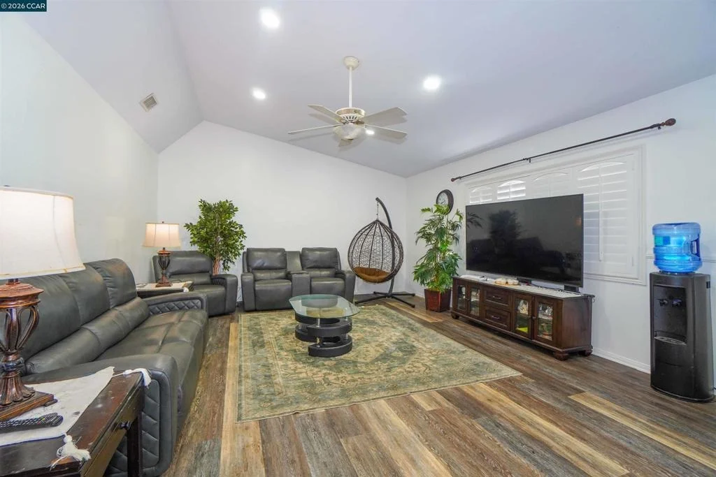 Photo of 2614 Manhattan Beach Blvd