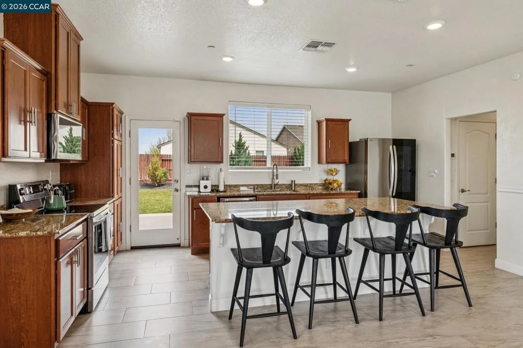 Photo of 4748 Beacon Way