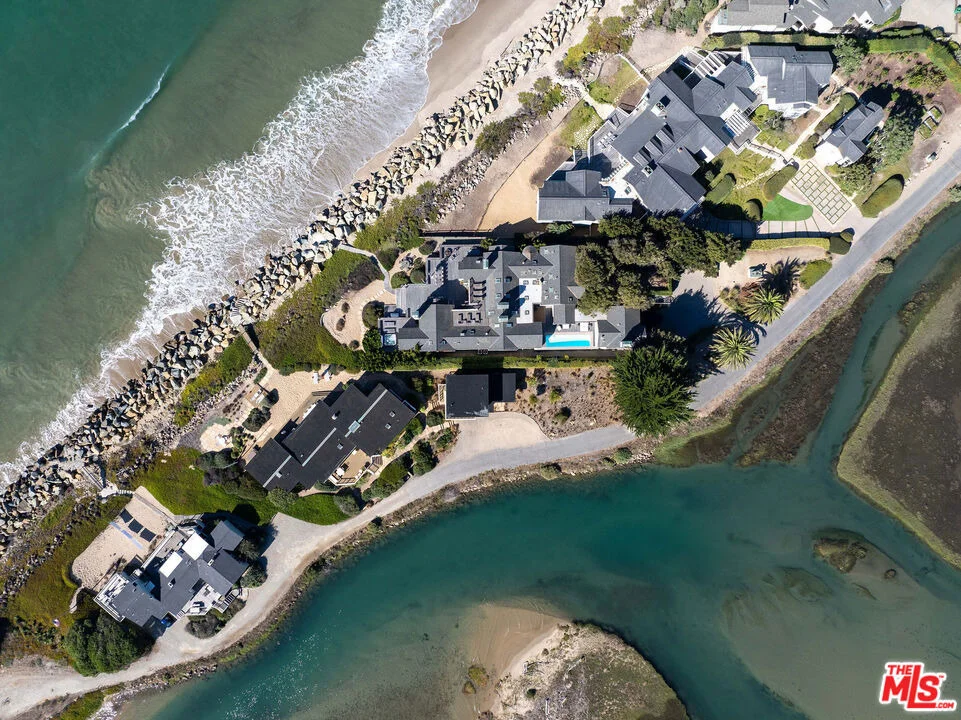 Photo of 571 Sand Point Road