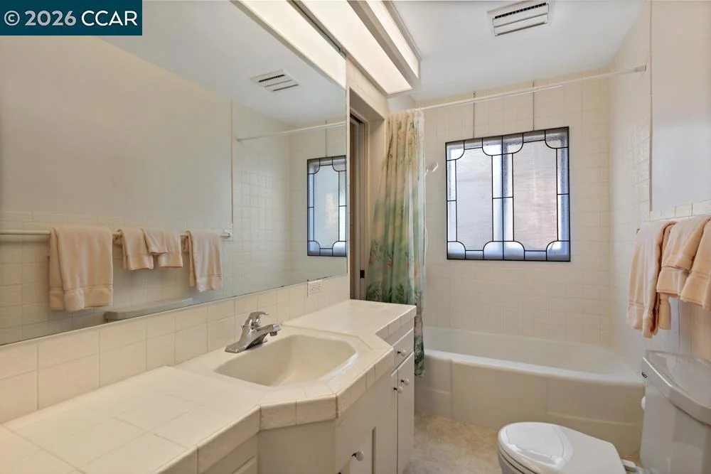 Photo of 18508 Madison Ave