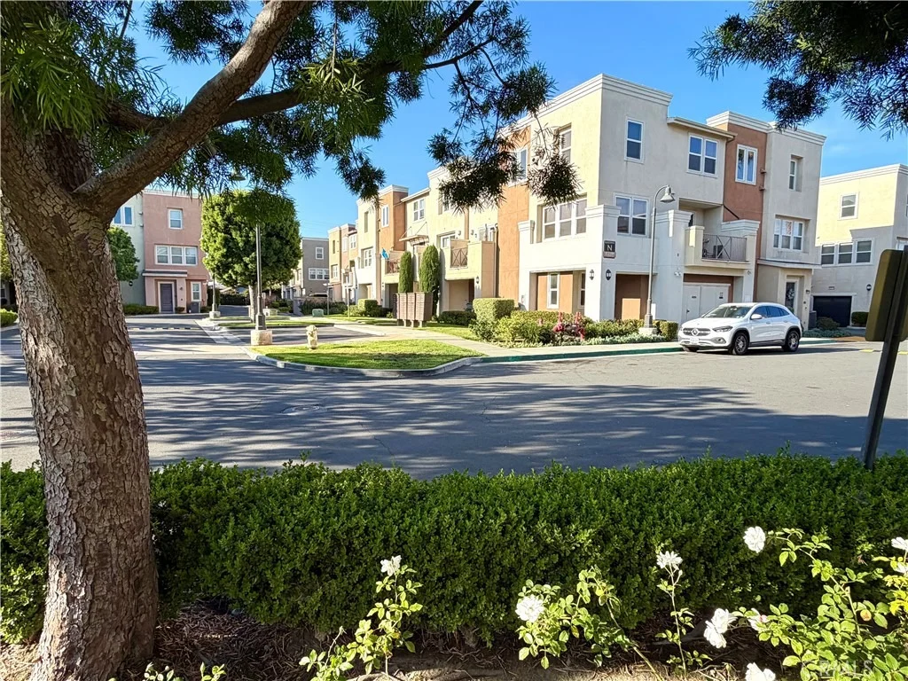 Photo of Unit M3 at 500 N Willowbrook