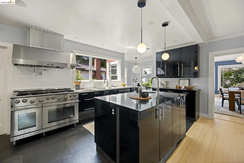 Photo of 683 Mandana Blvd.