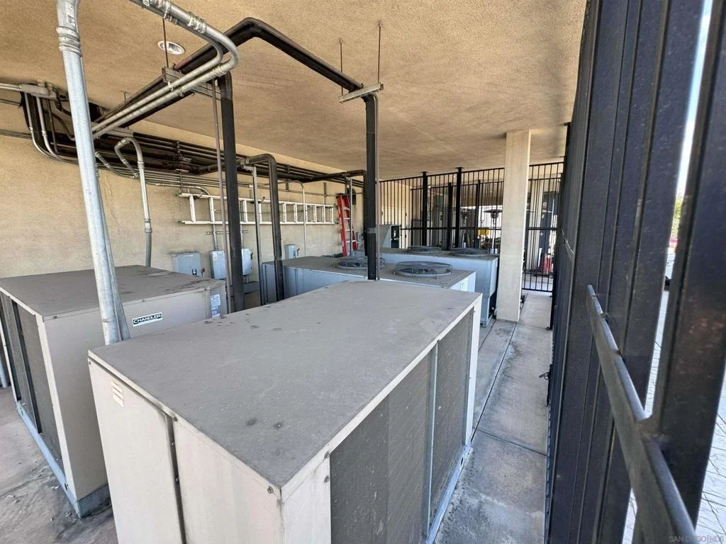 Photo of 1068 Broadway