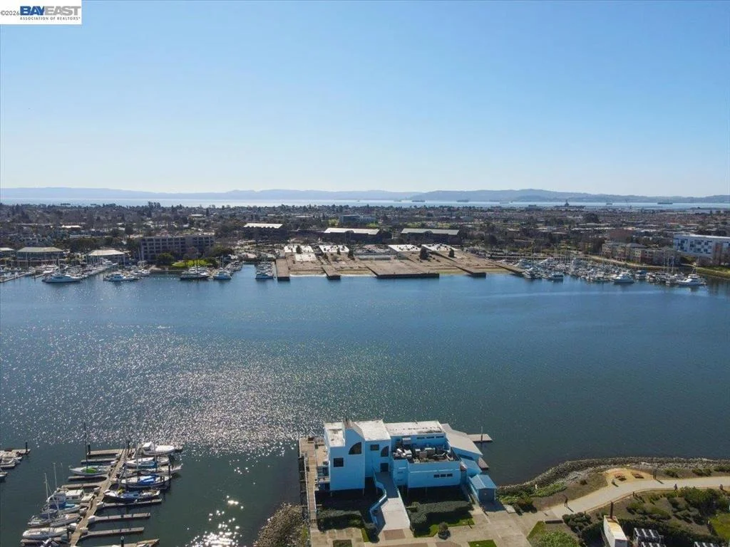 Photo of Unit 312 at 7 Embarcadero