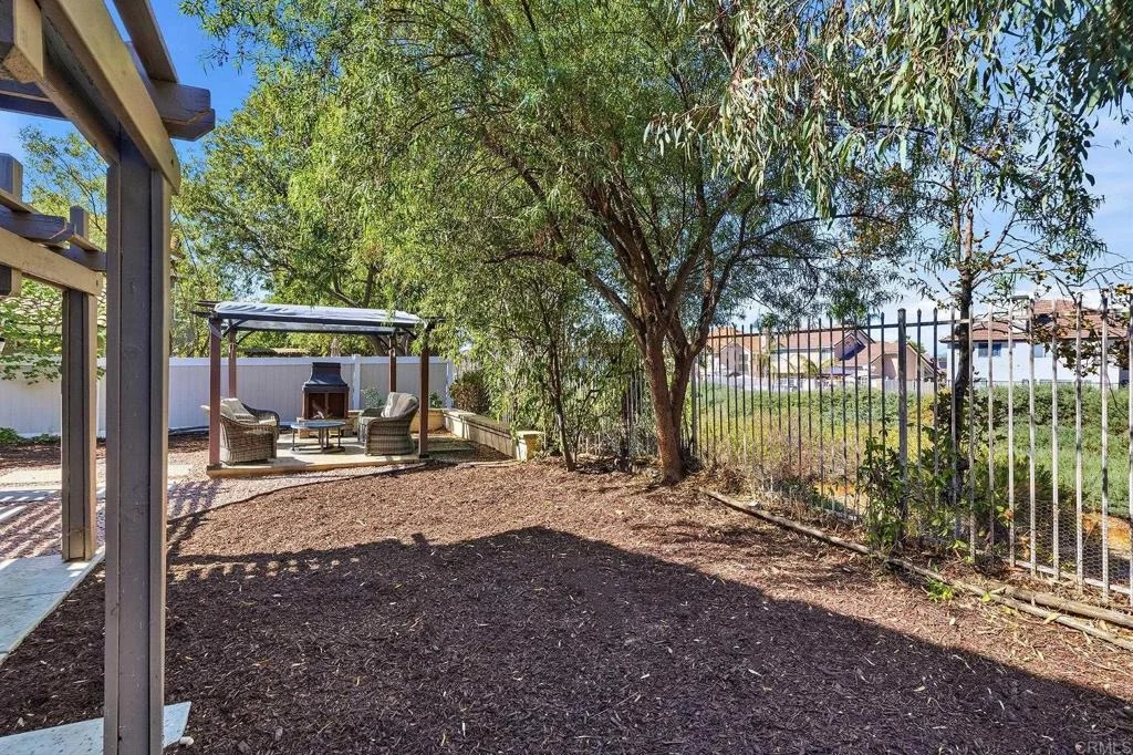 Photo of 39593 Willowbend Drive