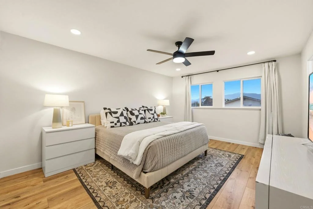 Photo of 952 La Tierra Drive
