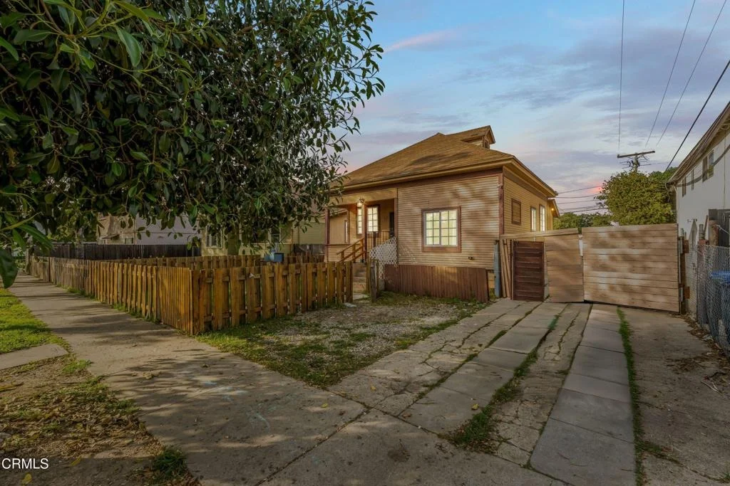 Photo of 425 W 1st Street
