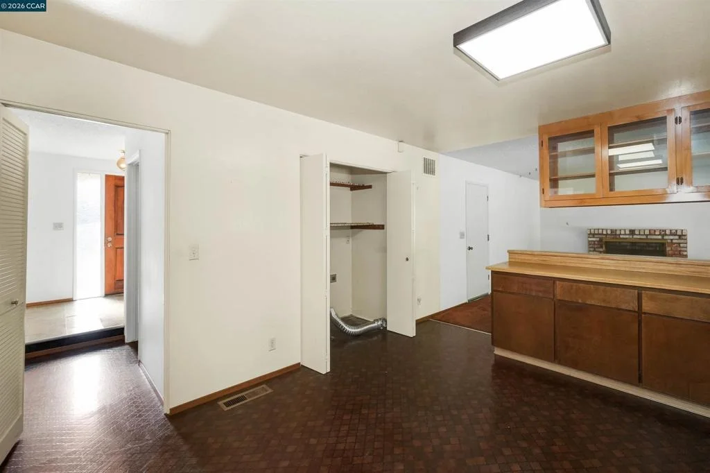 Photo of 121 Violet Rd