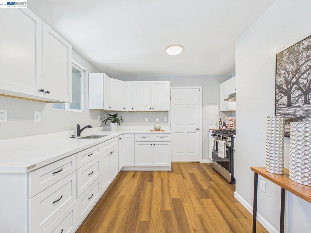Photo of 2609 Macarthur Ave