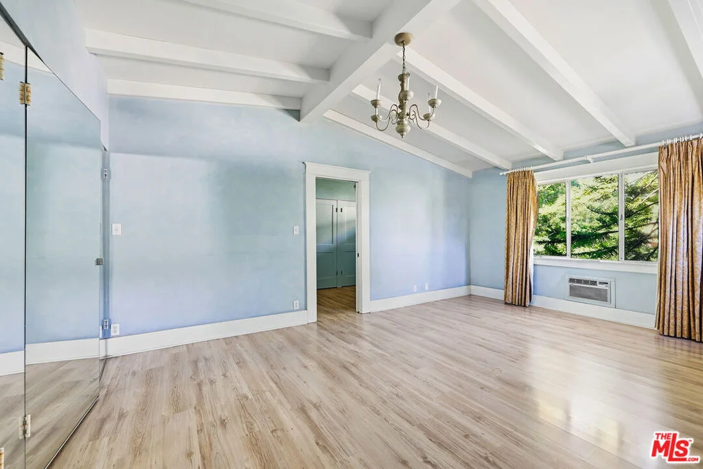 Photo of 521 N Crescent Drive