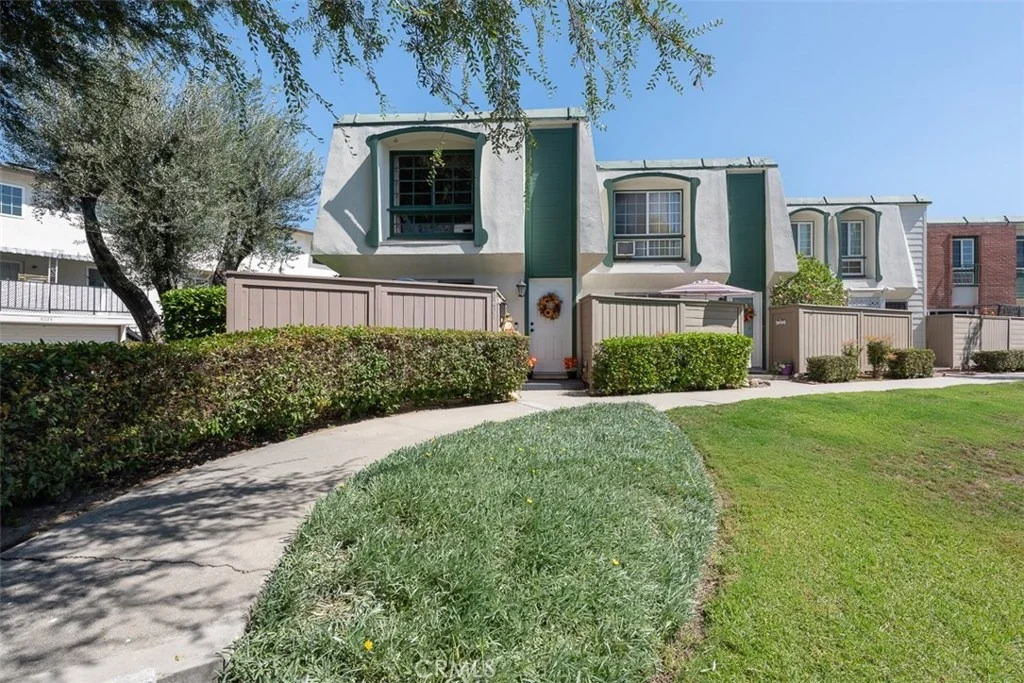 Photo of 8231 Henderson Green