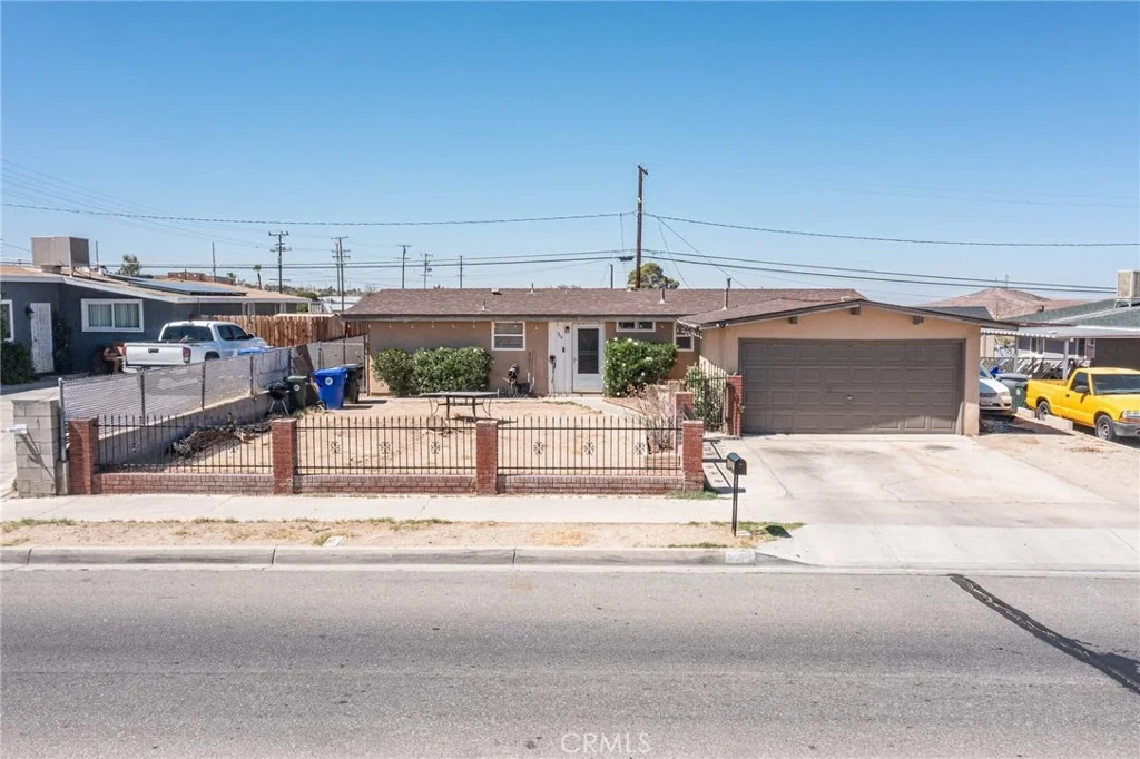 Photo of 560 S Muriel