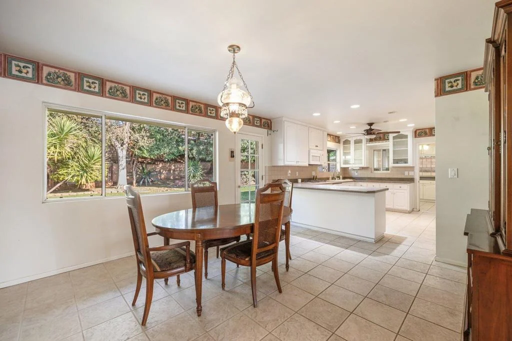 Photo of 5284 Bardwell Avenue