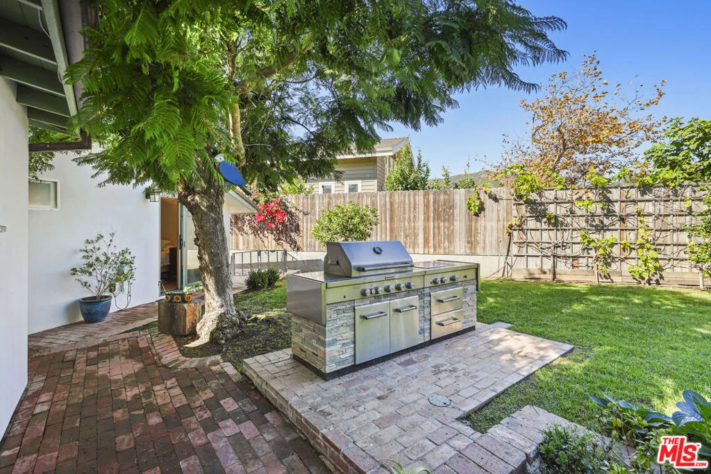 Photo of 6052 Merritt Drive