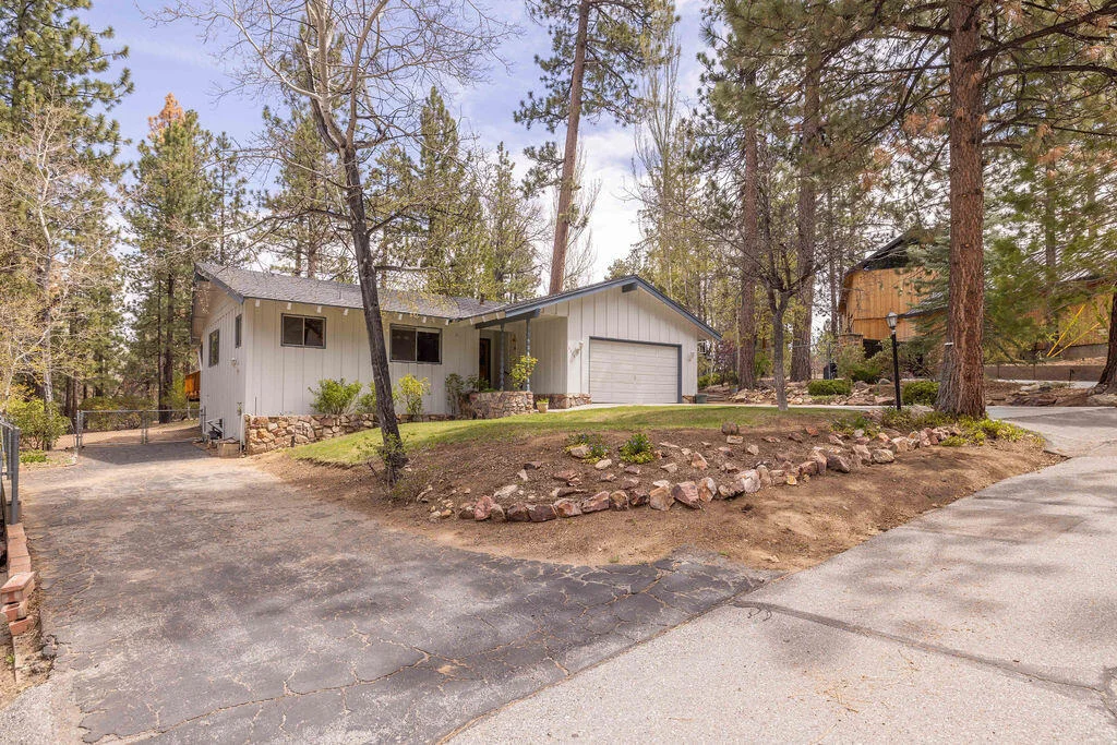 Photo of 41726 Comstock Lane