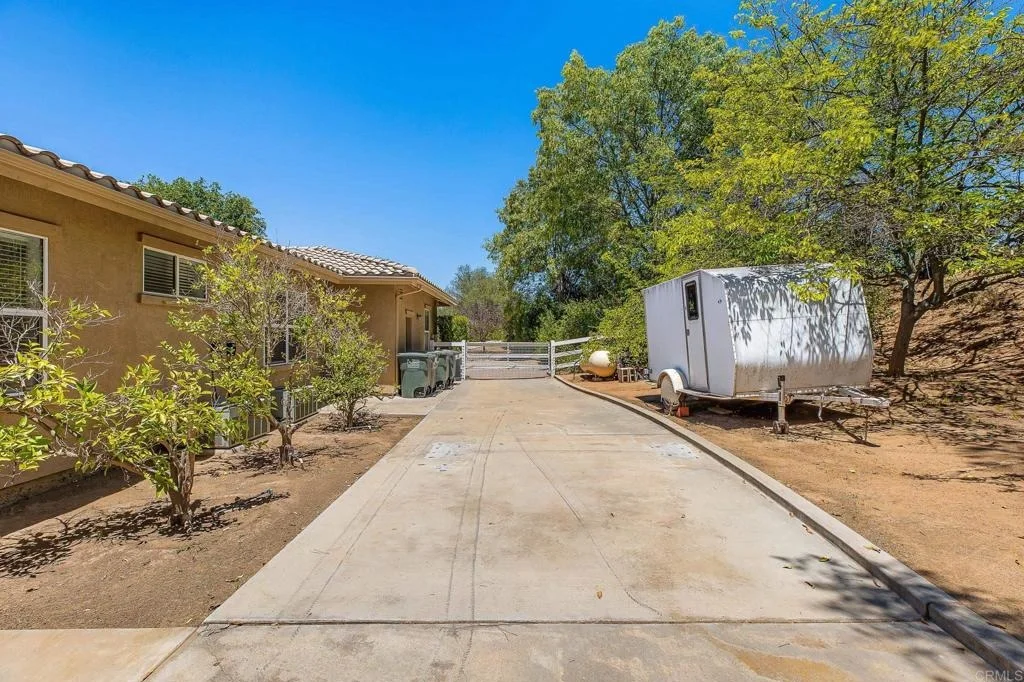 Photo of 2445 Southern Oak Road