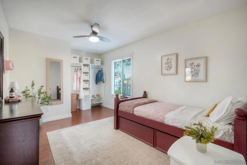 Photo of 1008 Red Oak